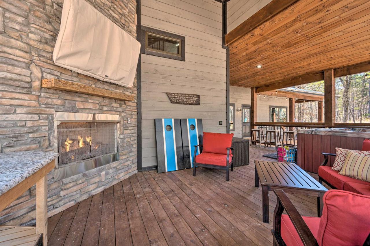 Ferienhaus Luxury Getaway 1 Mi To Lake! Broken Bow