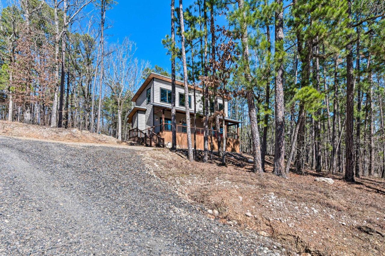 Luxury Getaway 1 Mi To Lake! Broken Bow