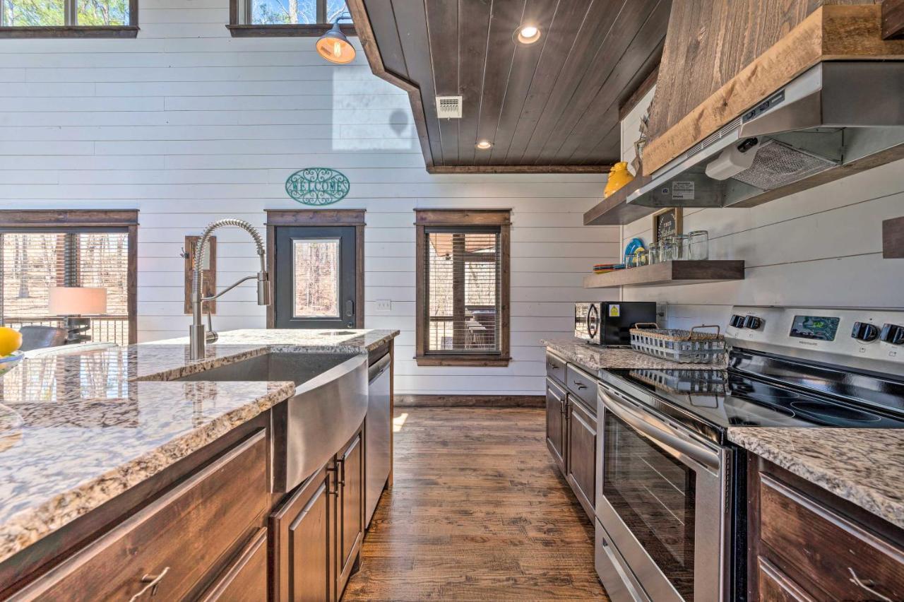 Luxury Getaway 1 Mi To Lake! *